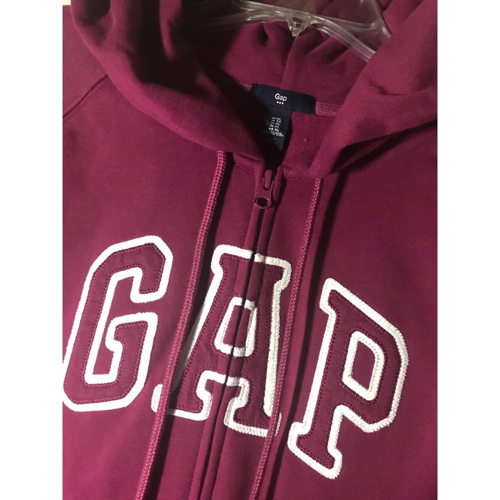 ✨GAP Burgundy Zip-Up Logo Hoodie!